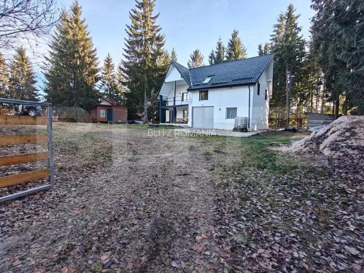 Casa de vacanta/locuit 7 camere, 420 mp utili, 1430 mp de teren, Marisel