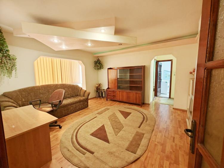 2 cam etaj intermediar mobilat si utilat Aradului - 1