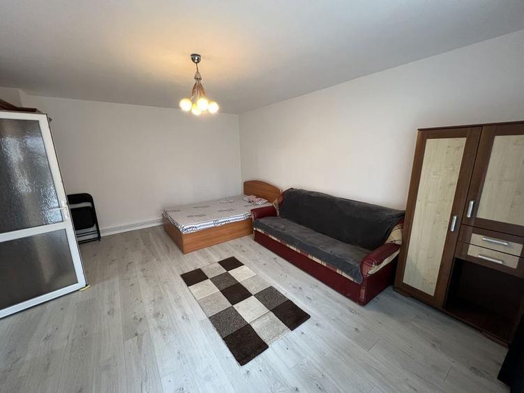 Inchiriez garsoniera confort 1 sporit etaj 1 str.22 decembrie - 5
