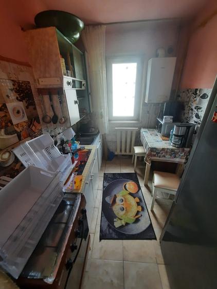 Apartament cu 3 camere, etajul 3/4, zona Dacia - 3