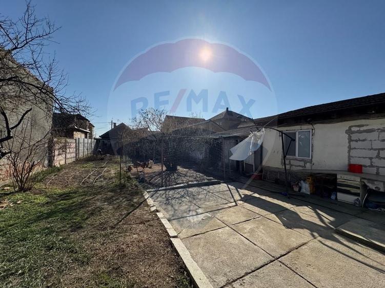 Oportunitate- 381 mp teren/ casa -str. Padurii(acces rapid la A1) - 1