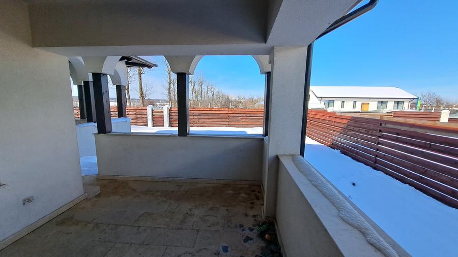 CASA 4 CAMERE CU SUPRAFATA GENEROASA IN  STIL NEOROMANESC - 50