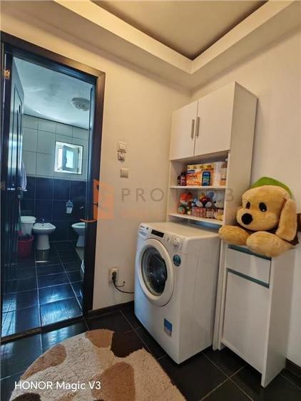 Apartament cu 3 camere semidecomandat, mobilat în Unirii Sud