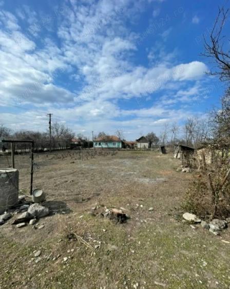 Vand casa batraneasca si teren - 2