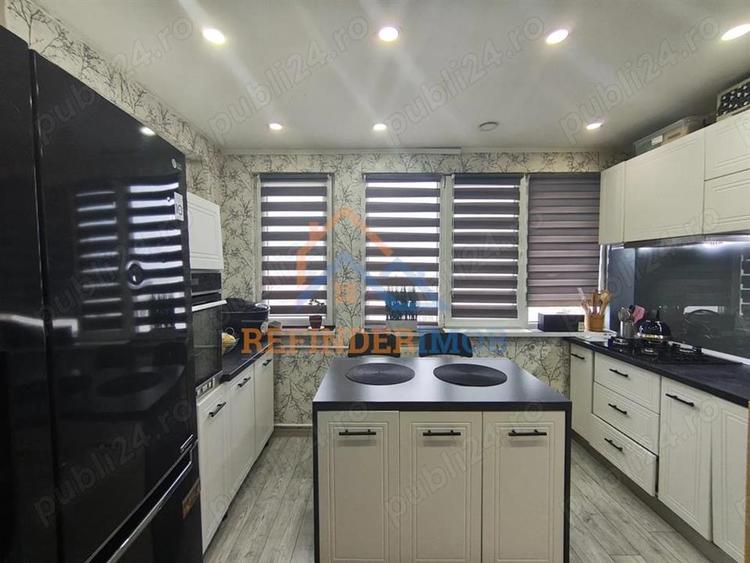 Apartament  de vanzare cu 3 camere, zona Titan - 2