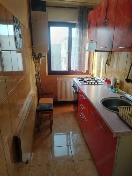 Apartament de vanzare 3 camere decomandat Et 4 Zona Hermes Rm Valcea - 2