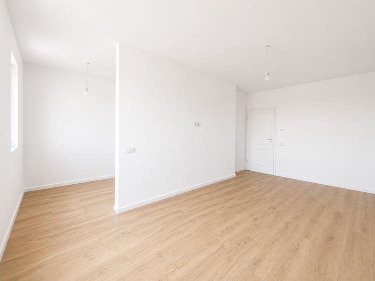 Duplex cu 4 camere cu Canalizare în Aeroport