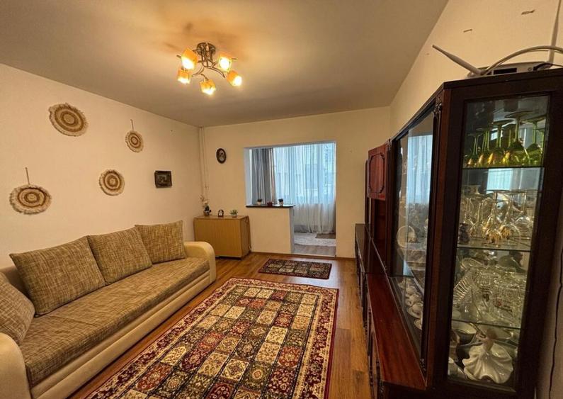 Apartament 3 camere Tractorul - 1