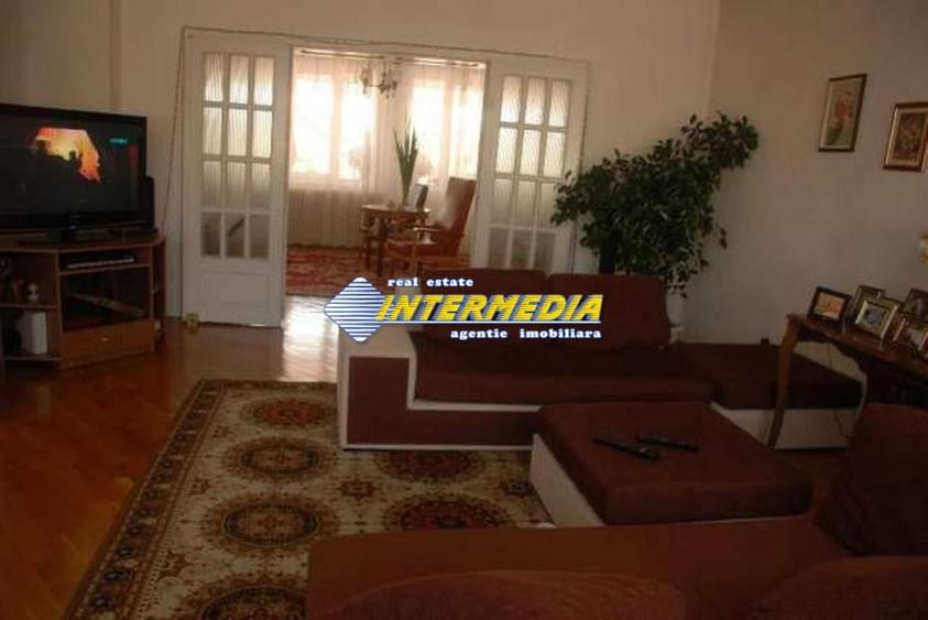 Casa superba de vanzare cu 8 camere in Alba Iulia zona Centrala - 6