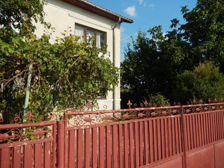 Calugareni-Branistari-casa 4 camere, teren 1965 mp, curent, put, libera,69900 € - 4