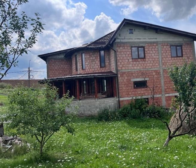 Casǎ spațioasă de vânzare  demisol, parter , etaj - 7