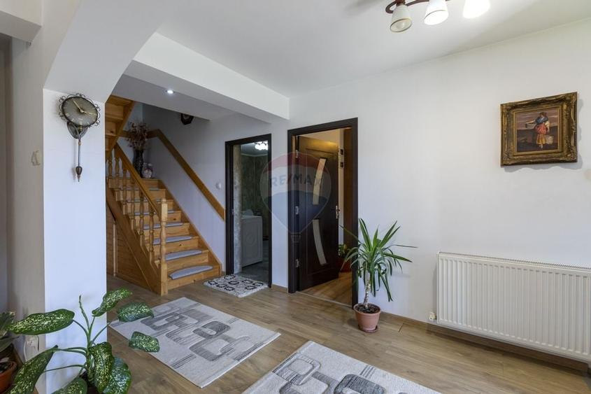 Casa / Vila cu 8 camere de vanzare+multiple constructii, teren,Luncani - 7