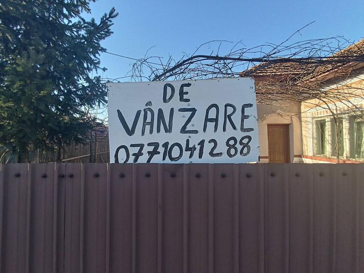 Casa de vanzare in com Ratesti - 2