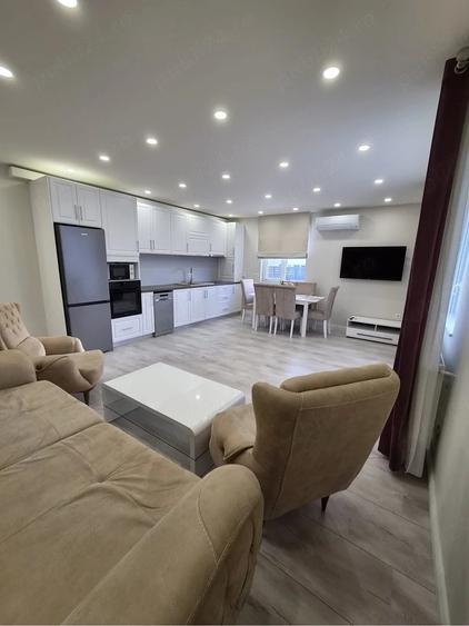 Apartament cu 4 camere decomandat în Florești
