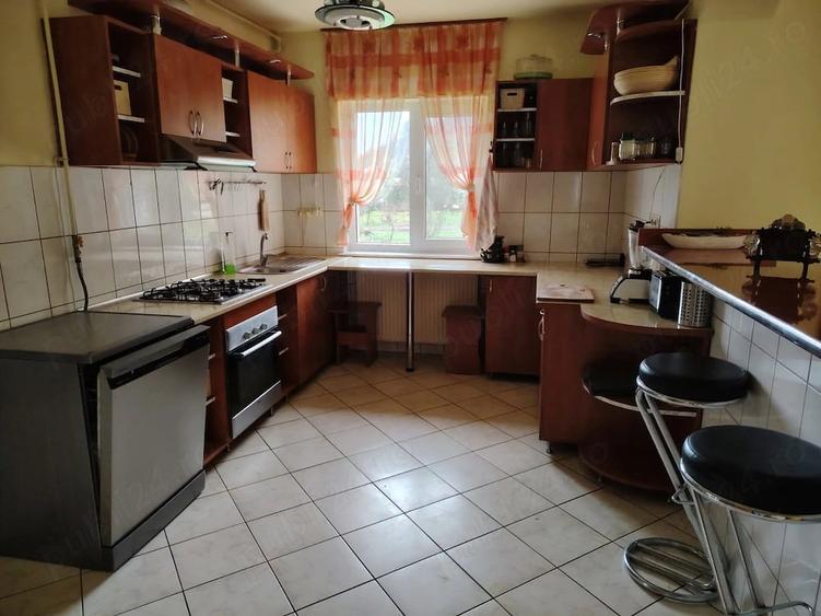 Casă cu 2 camere cu Teren 3103 Mp în Leșnic