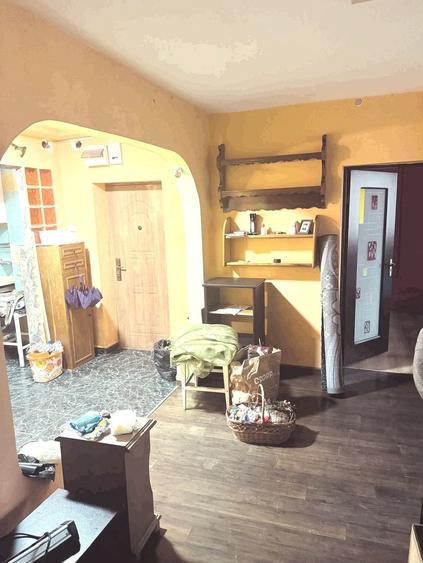 Apartament cu 3 camere decomandat în Exterior Vest