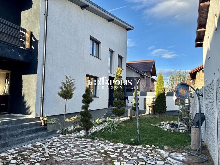 Casă / Ghimbav / 4 camere / Curte privată / Terasă - 1