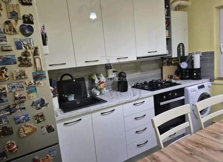 DAMBOVITA - 3 Camere - ETAJ 2 - Centrala proprie - Decomandat