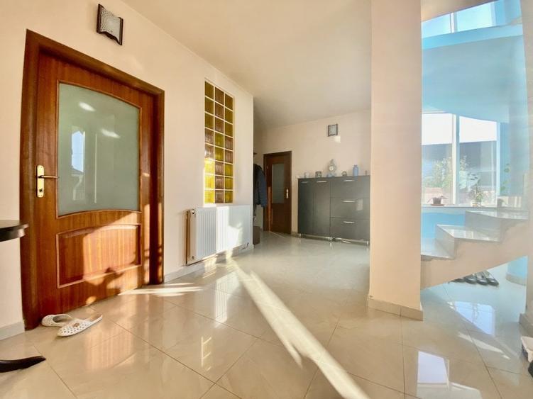 Urgent/Vânzare Casa/Vila, 4+ camere, teren 346 mp,  Targoviste, zona Micro 4 - 7