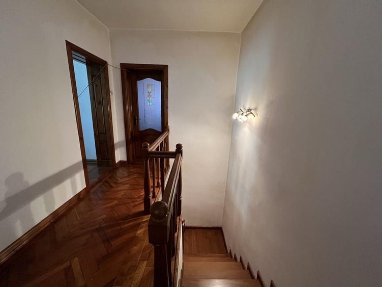 Casă cu 4 camere în Central