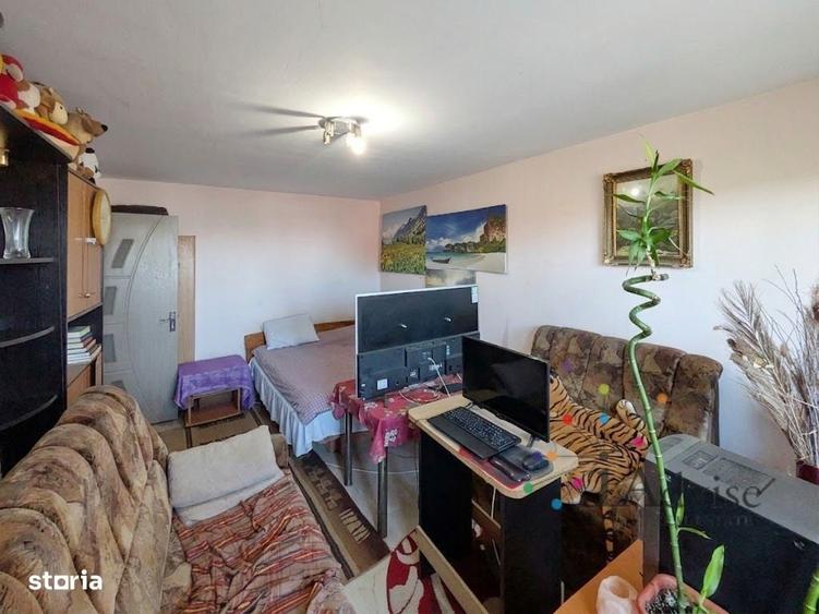 Apartament cu 4 camere decomandat în Dârste