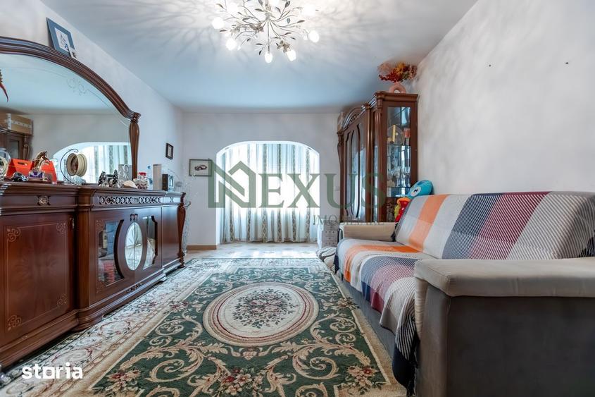 Apartament cu 4 camere decomandat în Mioriței