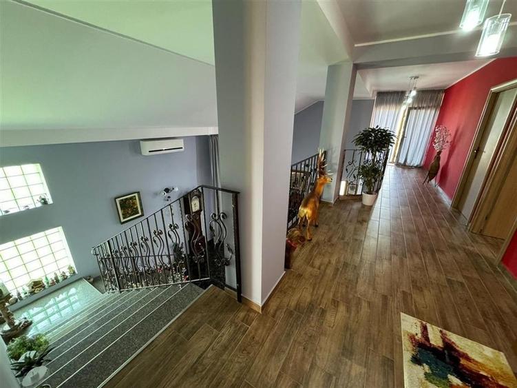 Vila de vanzare in Garoafa,suprafata construita 472mp si teren 1935mp - 14