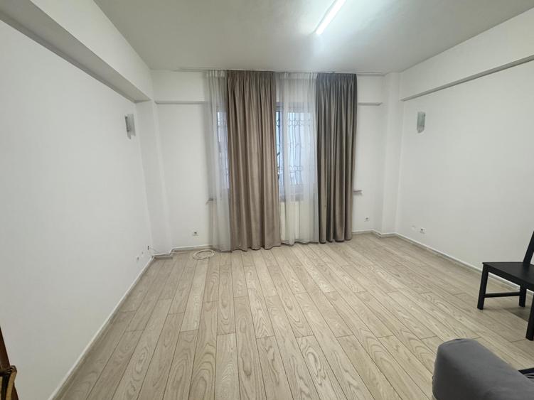Apartament cu 4 camere decomandat în Primăverii