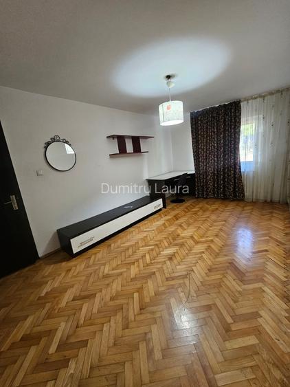 Apartament liber, 3 camere, parter cu balcon, intersectia Podul de Fier