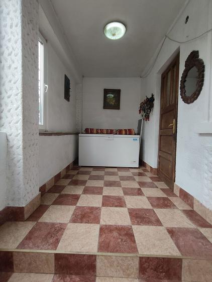 Inchiriez casa cu curte, garaj si foisor ideala pentru familie - 1