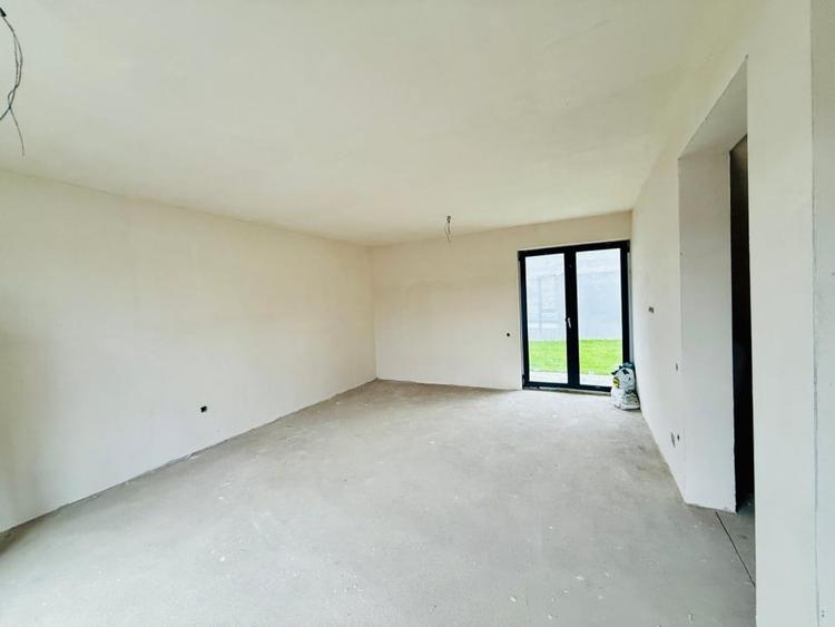 Duplex cu 5 camere cu Canalizare în Florești