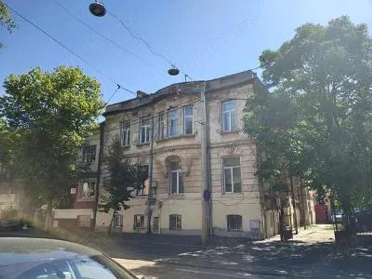 vand casa , 3 camere, curte comuna - 4