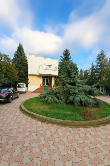 VILA CU PONTON LA LAC, PISCINA IDEALA PENTRU AFACERE sau LOCUIT - 1