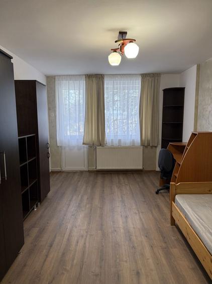Apartament cu 2 camere decomandat în Cornișa