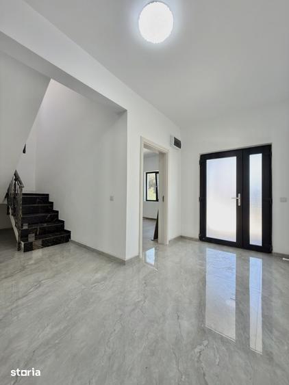 Casă cu 5 camere cu Teren 500 Mp în Central