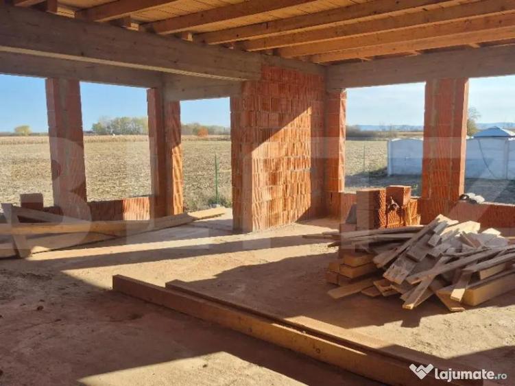 Casa la rosu, 4 camere, 145,31 mp utili, 715 mp teren, zona - 3