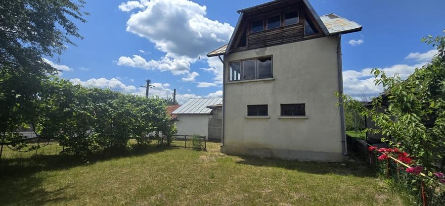 Brebu, Prahova,teren 2232mp + doua constructii in suprafata de 382mp, utilitati - 4