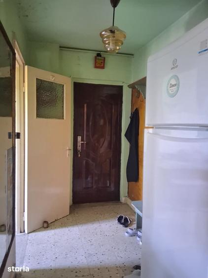 Apartament cu 3 camere decomandat în Titan