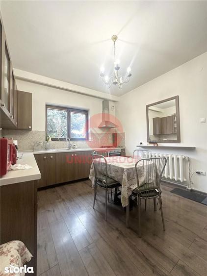 Casa Spatioasa cu Teren de 1000 mp | Poiana - 11