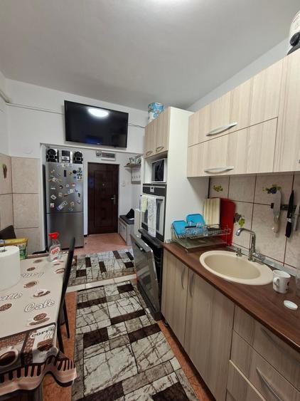 Ofer de inchiriat 3 camere - 3