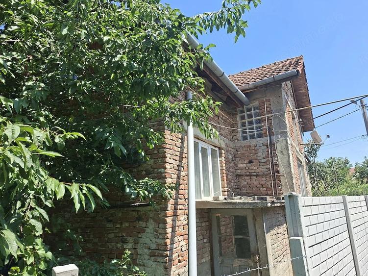 Casă cu 6 camere cu Teren 2000 Mp în Sântuhalm