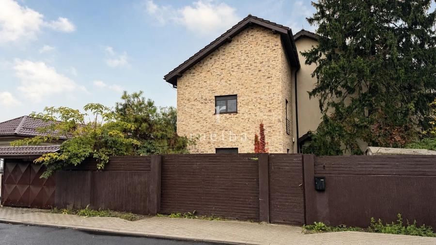 Casă cu 5 camere cu Teren 250 Mp în Tunari