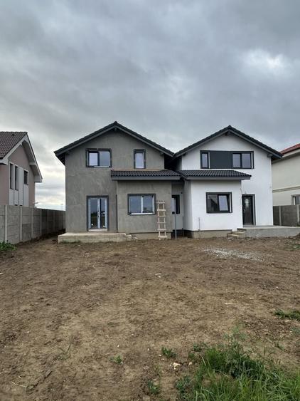 Duplex cu 4 camere cu Canalizare în Urseni