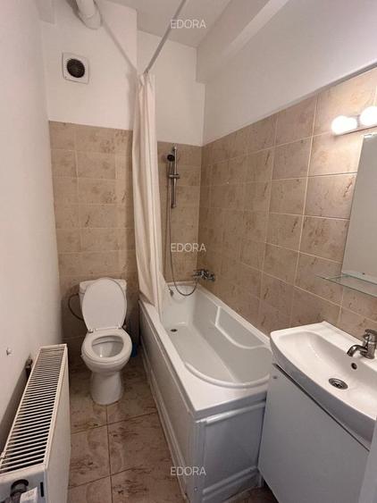 Apartament cu 2 camere decomandat în Universitate