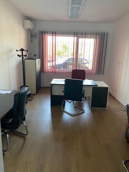 Casă individuală cu 14 camere cu Canalizare în Zorilor