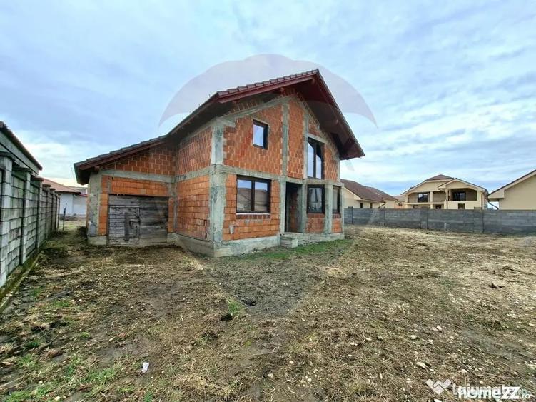Casă cu 5 camere cu Teren 983 Mp în Vladimirescu