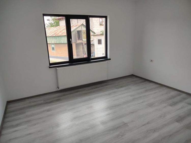 Casă cu 4 camere cu Teren 550 Mp în Braniștea