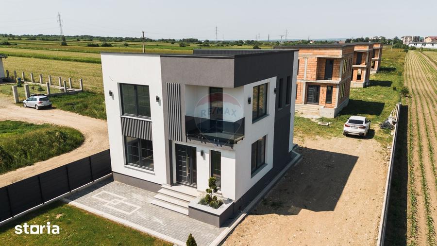 Casă cu 4 camere cu Teren 240 Mp în Central