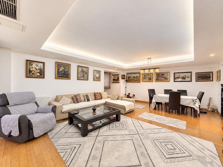 Apartament cu 3 camere decomandat în Eminescu