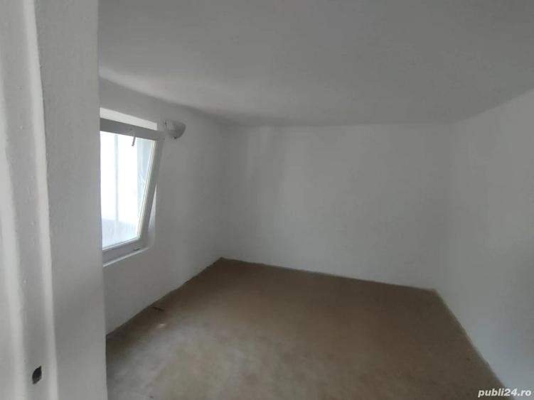 Casă cu 5 camere cu Teren 505 Mp în Central